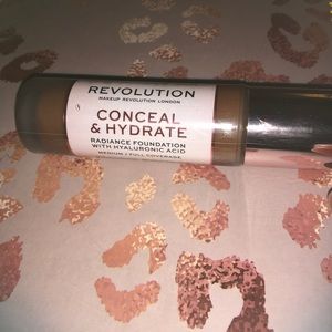 Revolution Conceal & Hydrate Foundation F16